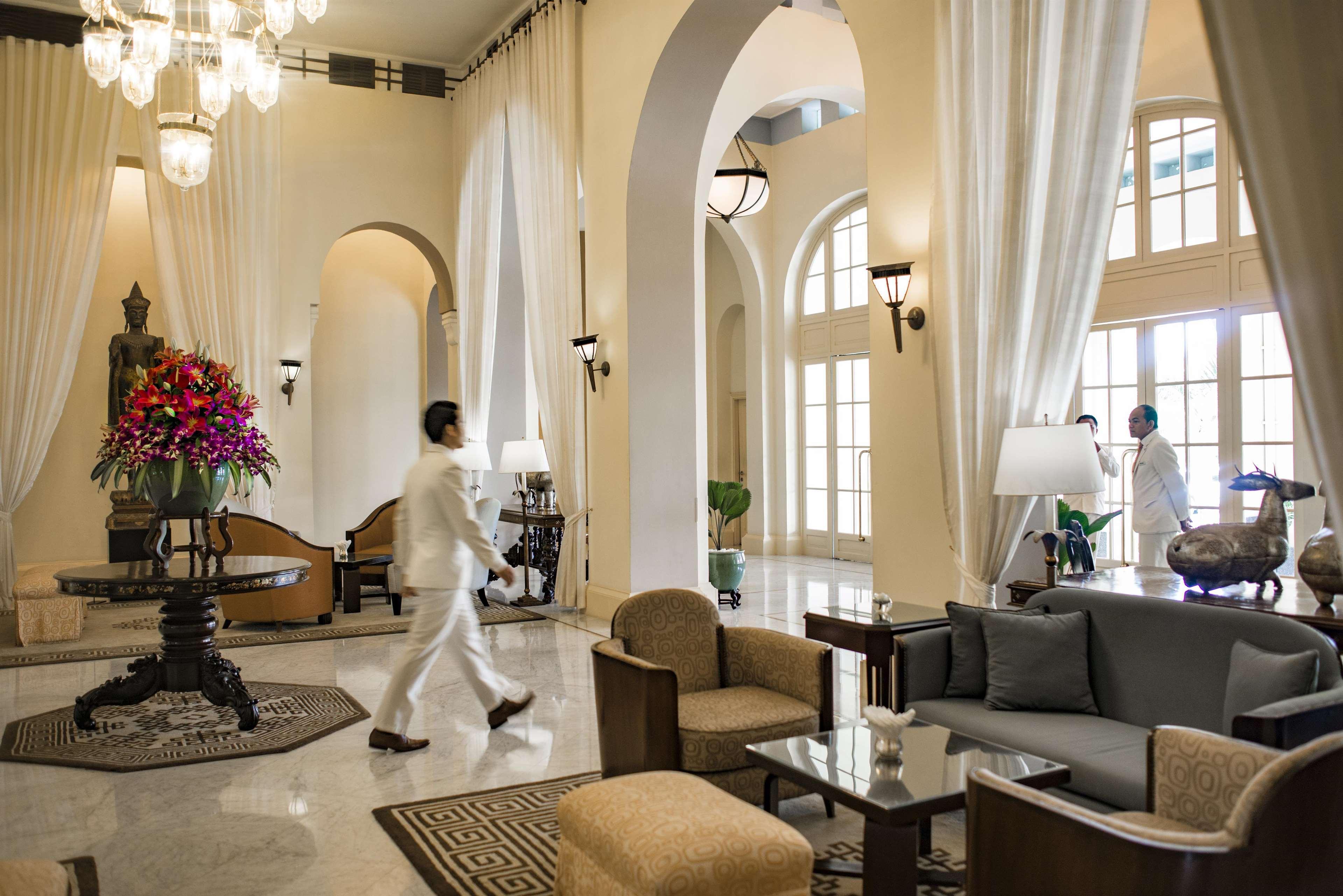 Raffles Hotel Le Royal Phnom Penh Exterior photo